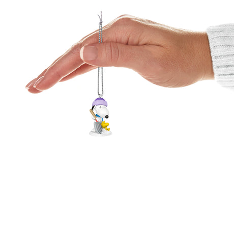 Hallmark Keepsake 1" Mini Christmas Ornament (Peanuts Winter Fun With Snoopy)