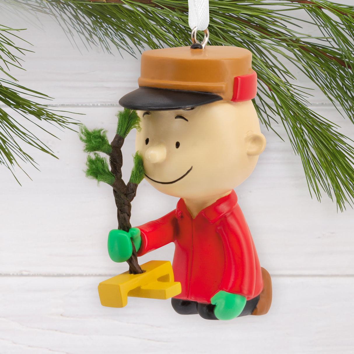 Hallmark Christmas Ornament (Peanuts Charlie Brown Kneeling With Tree)