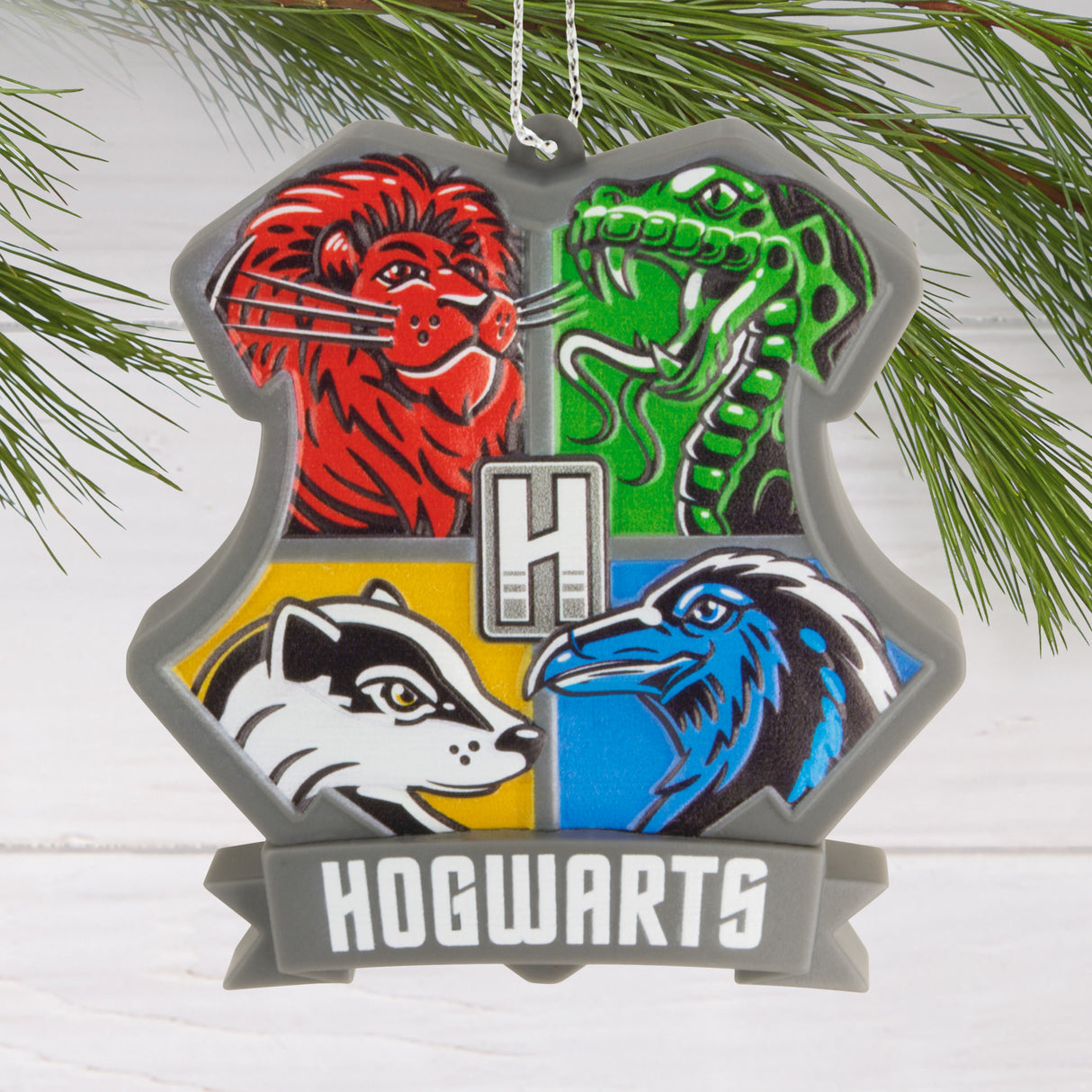 Hallmark Christmas Ornament (Harry Potter Hogwarts Crest Shatterproof)